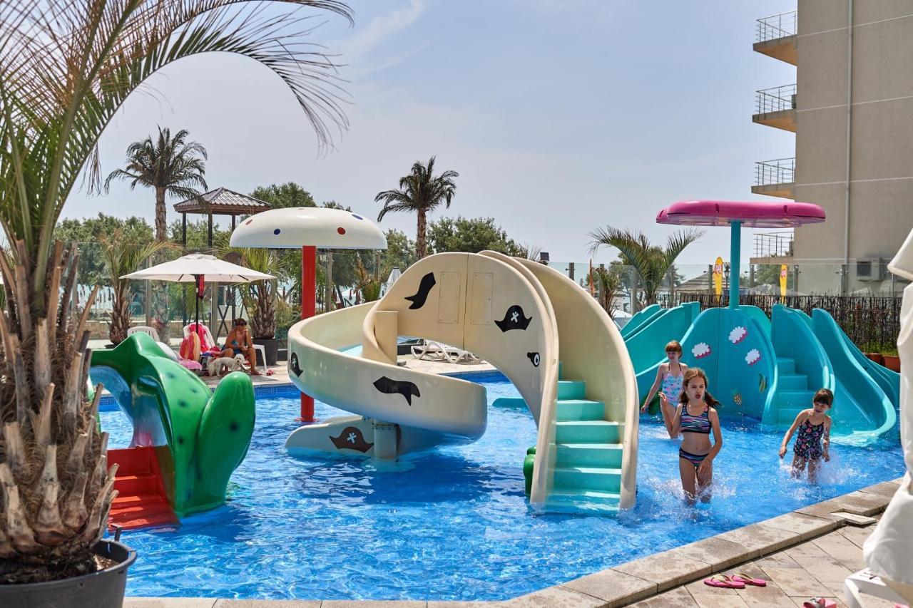 Royale Sundance Studio 7 Beach Spa & Pool Mamaia Nord エクステリア 写真